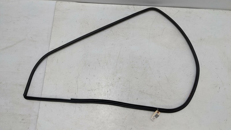 Rear Right Door Body Weatherstrip 2020 Toyota Camry 62331-06190 2018 2019