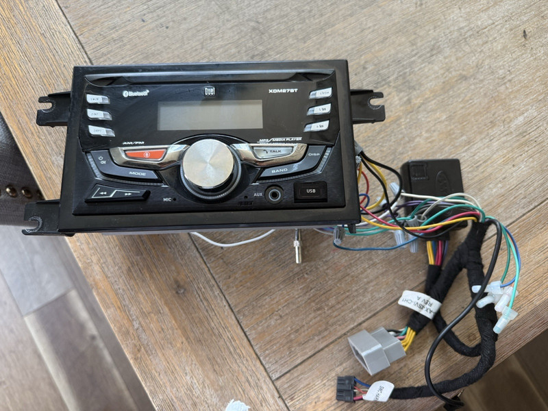 2006Jeep Grand Cherokee DUAL AM-FM-CD Single Disc Player DIGITAL MEDIA PLAYER