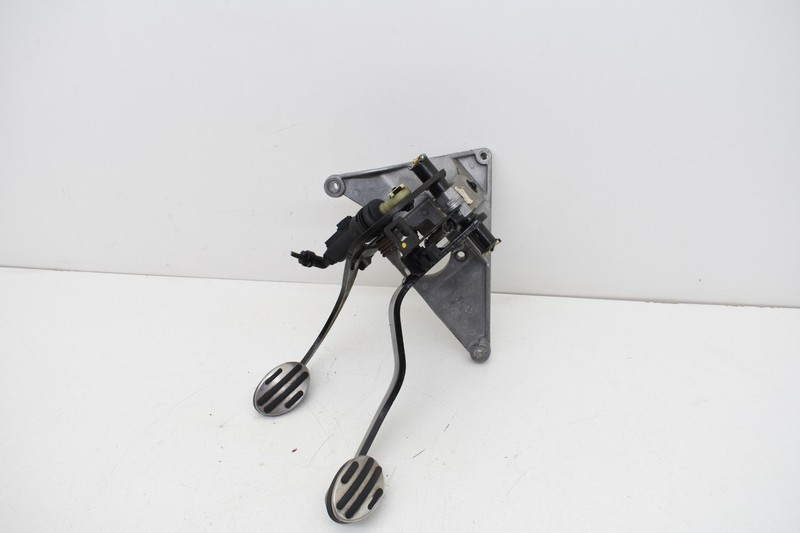 2005 Mini Cooper S R53 Clutch & Brake Pedal Assembly OEM KW53