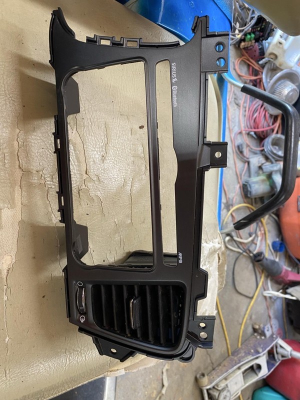 KIA OPTIMA 2011-2015 CENTER DASH RADIO TRIM BEZEL W/ AIR VENT OEM