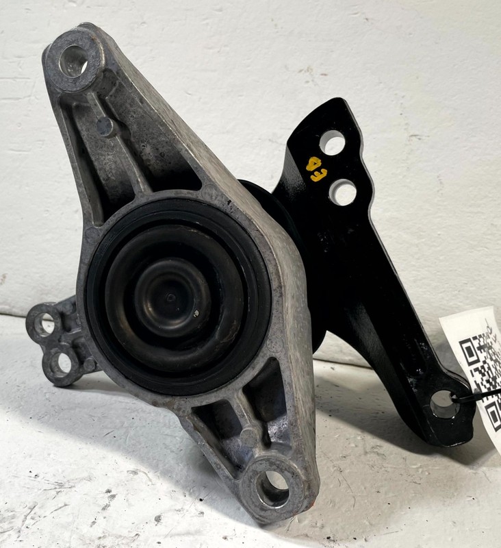 2021 - 2024 KIA K5 FRONT RIGHT SIDE ENGINE MOUNT SUPPORT BRACKET 1.6L # 110680