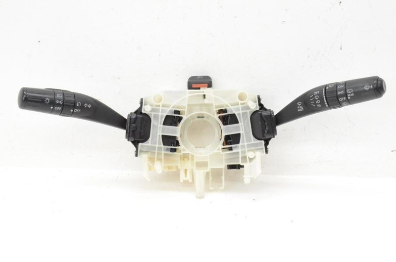 2005-2007 Subaru Outback 2.5L Non Turbo Headlight Turn Signal and Wiper Switch