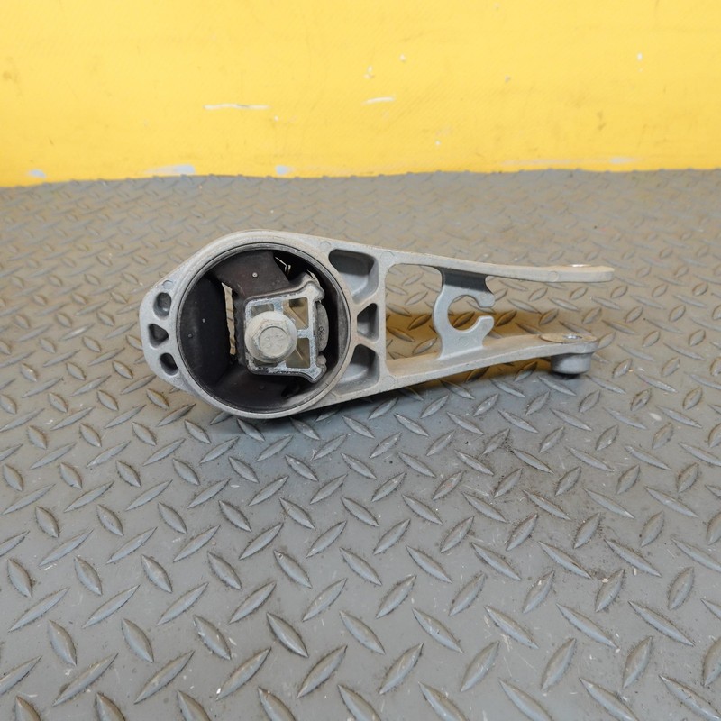 2021-2024 BUICK ENVISION TRANSMISSION STRUT LOWER MOUNT OEM 84356465