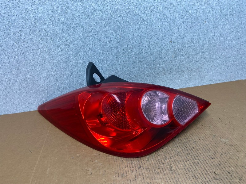 2007 - 2012 Nissan Versa Hatchback Left Driver Side Lh Tail Light Oem AE1349 LK