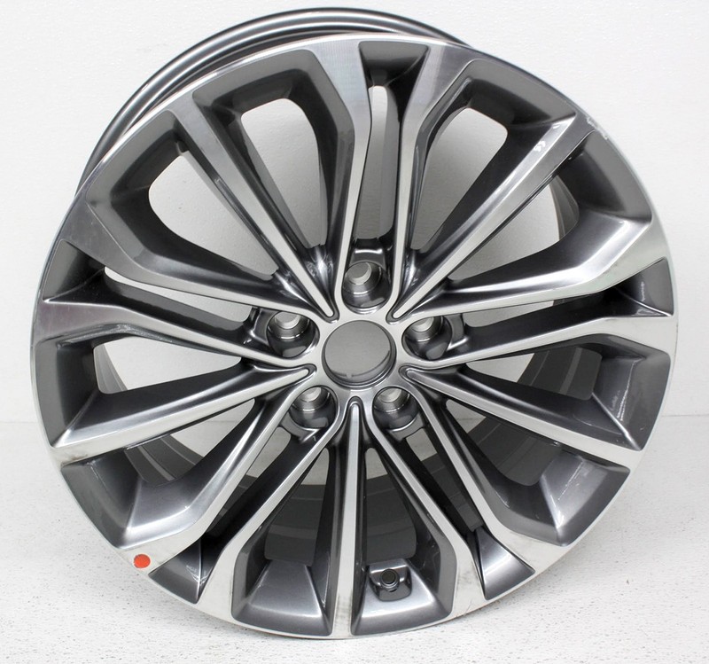 OEM Hyundai, Genesis Genesis Sedan, G80 18 Inch Wheel 52910-B1150 Scratches Rubs
