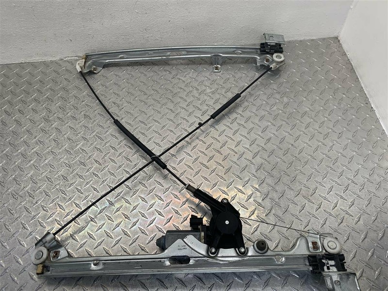 2002-2006 AVALANCHE 1500 2500 FRONT RIGHT POWER WINDOW REGULATOR OEM 125-03063R