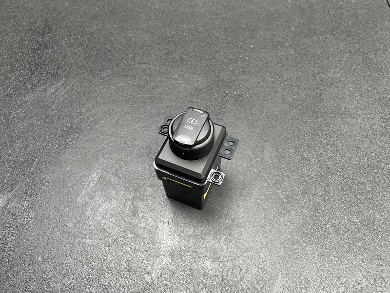 USB Charge Adapter 2018 Kia Sportage 96125-C5010 2017 2019 2020 2021 2022