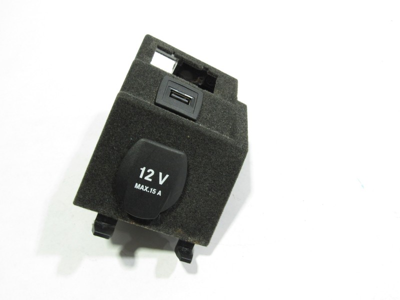 13-19 Mercedes SL550 R231 2013 Center Console USB Connector Port ;