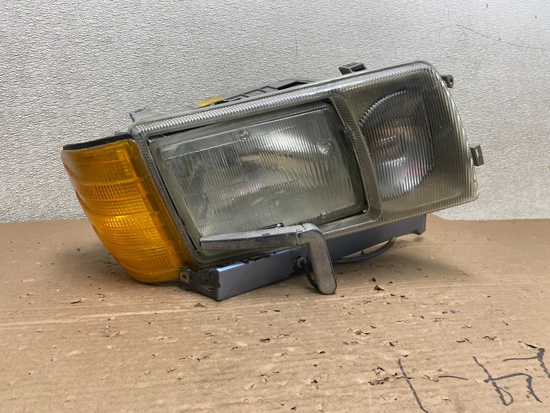 1986-1993 Mercedes S Class W126 Right Passenger Halogen Headlight AB1569 DG
