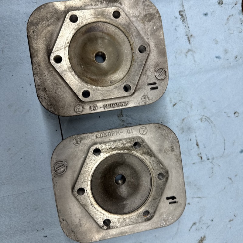 1995 1996 Polaris Indy Trail Touring 500cc Snowmobile Motor Cylinder Heads # 11