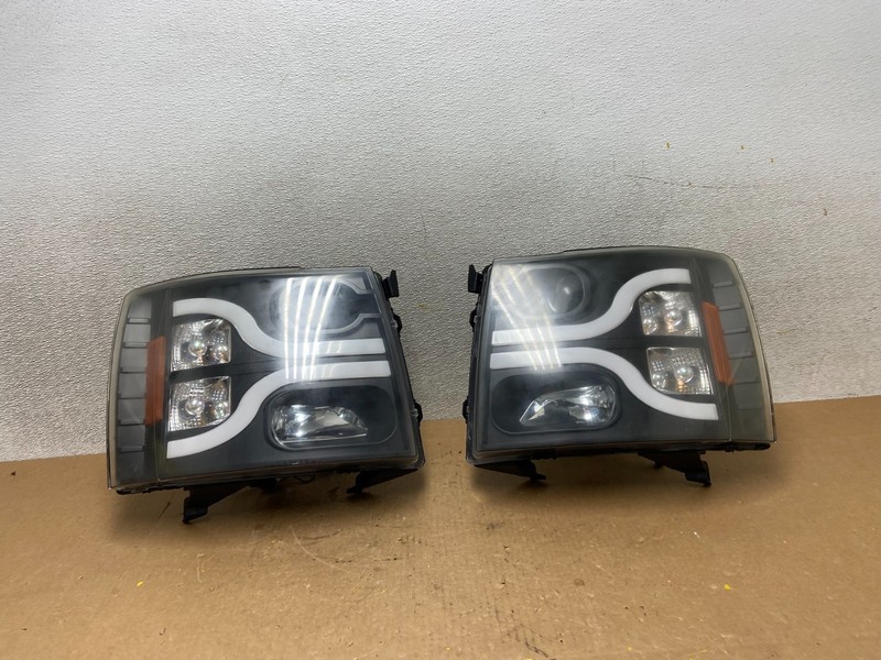2007 to 2014 Chevrolet Silverado Left+Right Side Headlights Z7065 DG