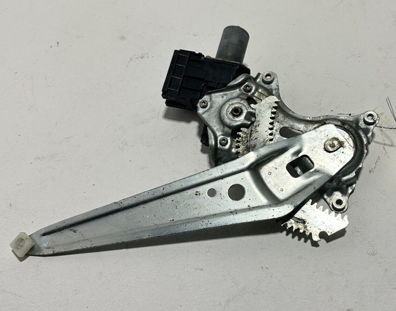 2018-2019 TOYOTA CAMRY LE DOOR WINDOW REGULATOR W/ MOTOR REAR PASSENGER SIDE OEM