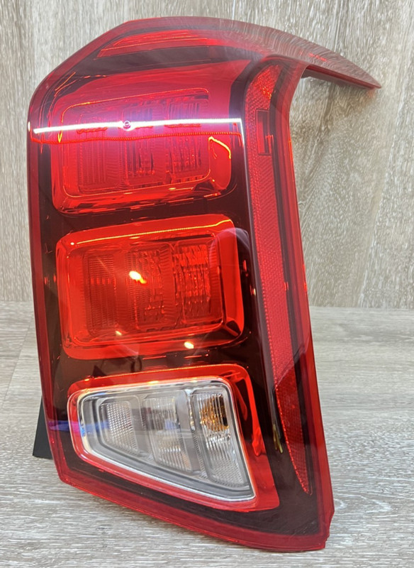 2019-2021 Hyundai Palisade Right Passenger Halogen Tail Light 92402-S8 OEM