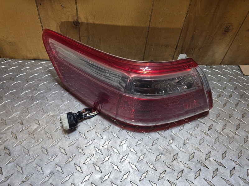 2007-2009 Toyota Camry Rear Driver Left Tail Light Tail Lamp Oem