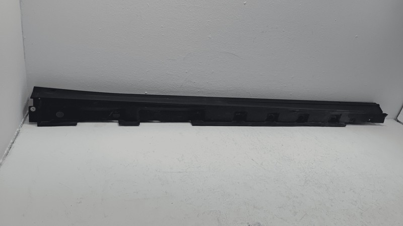 2022-25 TOYOTA RAV4 W/OUT HYBRID PASSENGER SIDE SKIRT ROCKER PANEL MOLDING OEM