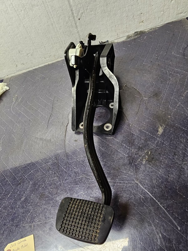 2015 - 2022 CHEVROLET COLORADO FOOT BRAKE STOP PEDAL ASSEMBLY OEM 23326809