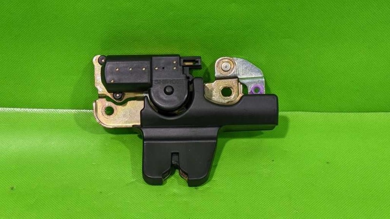 00-04 AVALON TRUNK LOCK LATCH OEM 4589-25