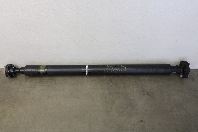 Alfa Romeo Giulia Quadrifoglio Carbon Fiber Driveshaft Prop Oem 2017-2024