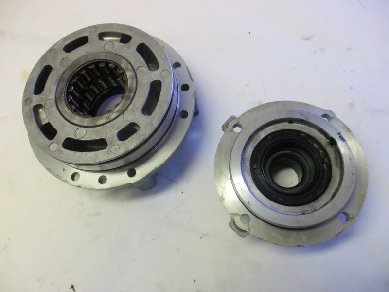 6R3-15163-00-94Yamaha Outboard Bearing Housing & Oil Seal Housing 1984-2006