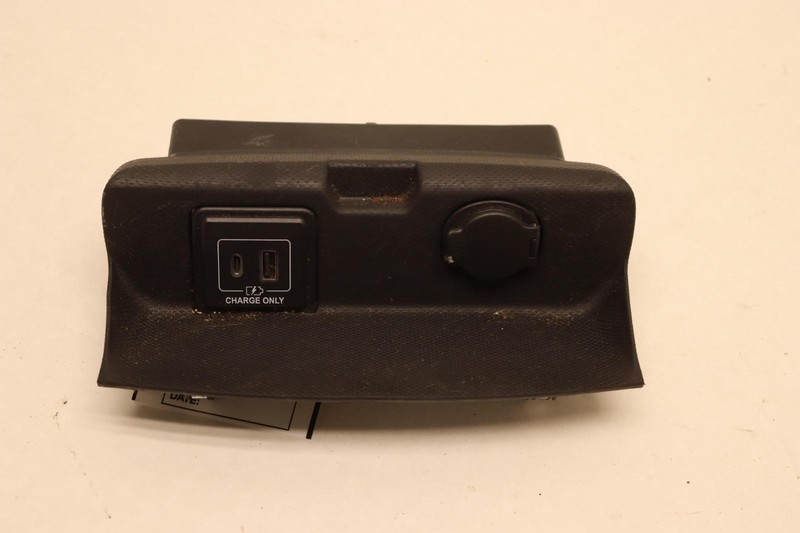 2018-2020 INFINITI QX60 CENTER LOWER DASHBOARD W/ USB SOCKET POWER OUTLETS OEM