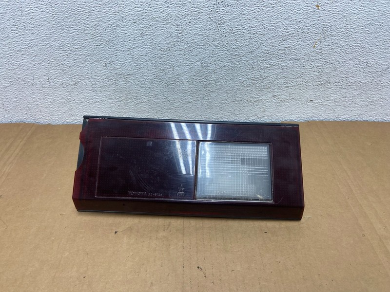1987 to 1991 Toyota Camry Right Passenger RH Side Inner Tail Light OEM AD2598 DG