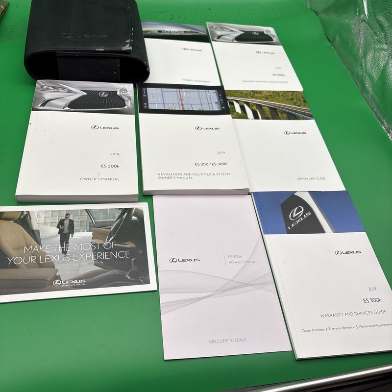 2019 Lexus ES 300h Owners Manualset with navigation case