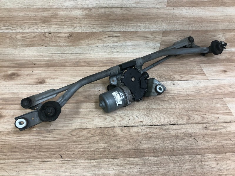 CADILLAC ESCALADE OEM FRONT WINDSHIELD WIPER WITH MOTOR 2007-2014