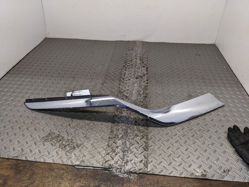 2018-2020 HONDA ODYSSEY FRONT BUMPER GRILLE RIGHT SIDE BEZEL MOLDING COV 1186089