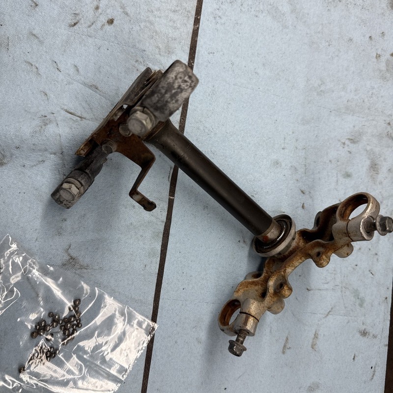 1990 - 2000 Yamaha RT100 Motorcycle front fork suspension triple clamp