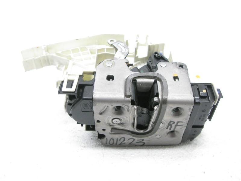 10-20 MERCEDES W204 C300 CLS E GLK SL SLK DOOR ACTUATOR RIGHT FRONT OEM 101223
