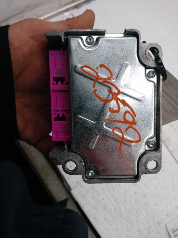 Used Air Bag Module fits: 2014 Jeep Patriot Air Bag under center console w/front