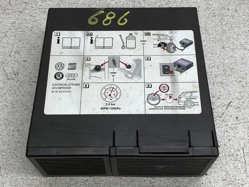 2007-2009 AUDI Q7 SPARE TIRE INFLATOR AIR COMPRESSOR PUMP OEM LOT686