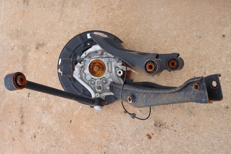 2017-2021 HONDA RIDGELINE AWD REAR RIGHT SPINDLE KNUCKLE HUB W/ CONTROL ARM OEM