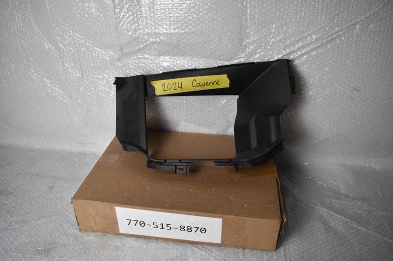 PORSCHE CAYENNE BASE FRONT RIGHT SIDE AIR GUIDE 2024 OEM 9Y0 807 162 K