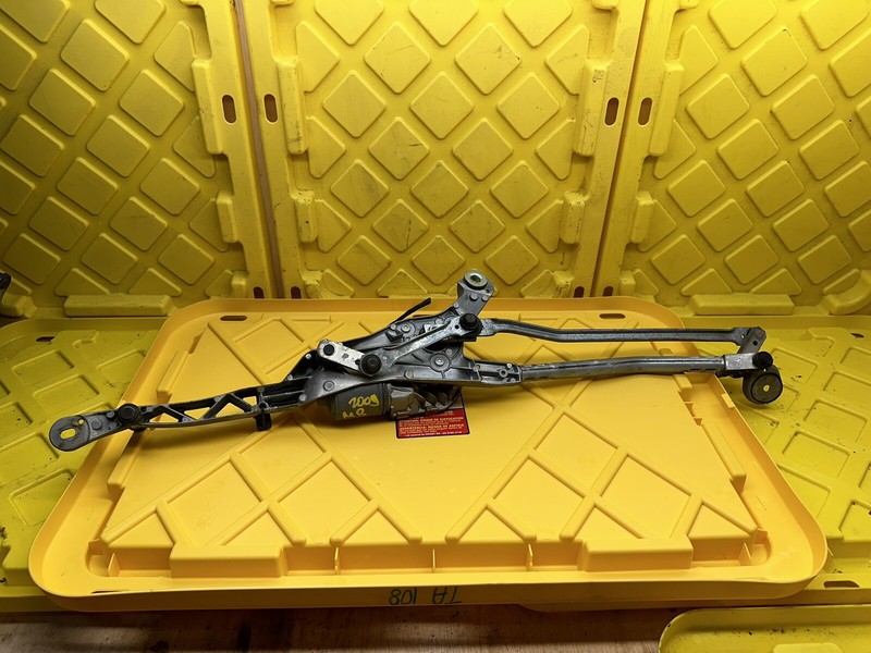 2012-2014 Mercedes W204 C250 C350 Windshield Wiper Motor Linkage A2048201040 OEM
