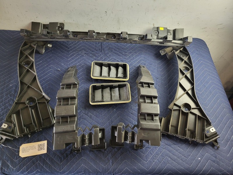 Used Oem Jaguar Rear Bumper Brackets & Quarter Pressure Vents 2018-2020 E-Pace