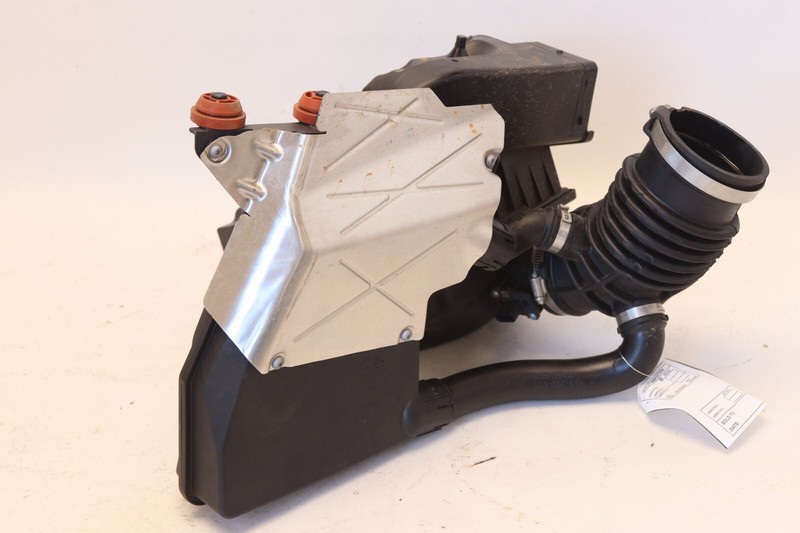 2017-2019 BMW 540I G30 3.0L B58 ENGINE AIR INTAKE CLEANER FILTER BOX ASSY OEM