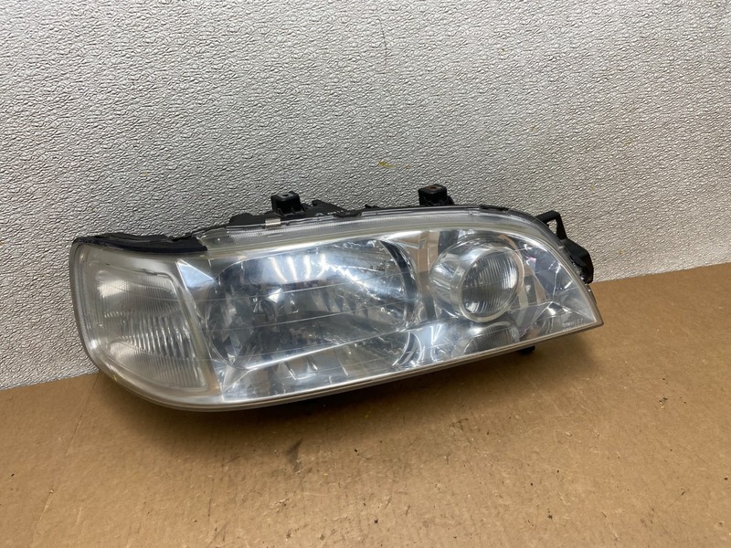 1995 to 1997 Acura TL Driver Side Right Passenger Side Headlight Z6939