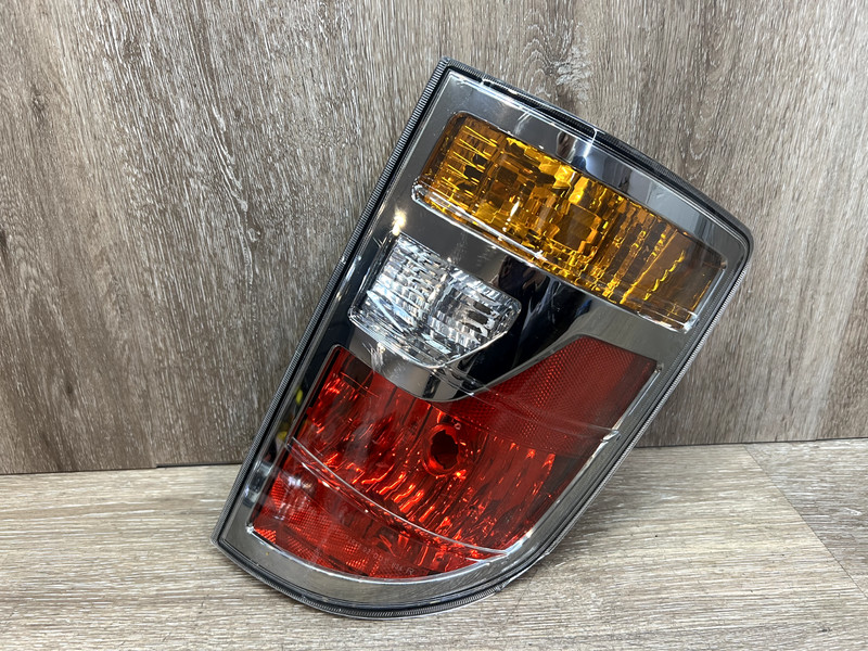 2006-2008 HONDA RIDGELINE RH TAIL LIGHT ASSY OEM