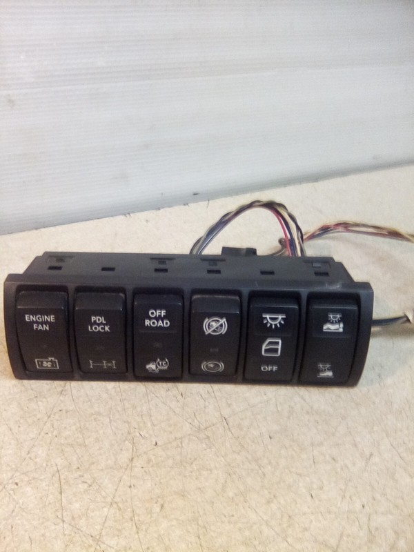 International LT Navistar 4057689C1 Switch Panel Dash Cluster