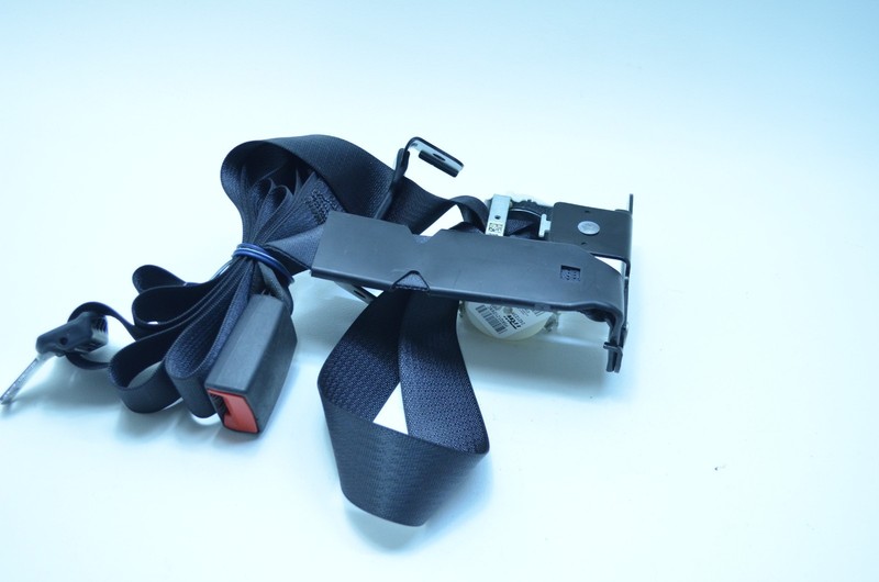 2009-2012 DODGE RAM 1500 REAR MIDDLE CENTER SEAT BELT RETRACTOR W BUCKLE OEM