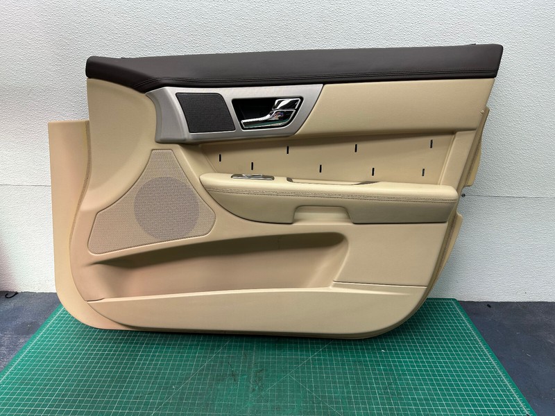 09-11 JAGUAR XF X250 FRONT RIGHT INTERIOR DOOR PANEL TRIM OEM