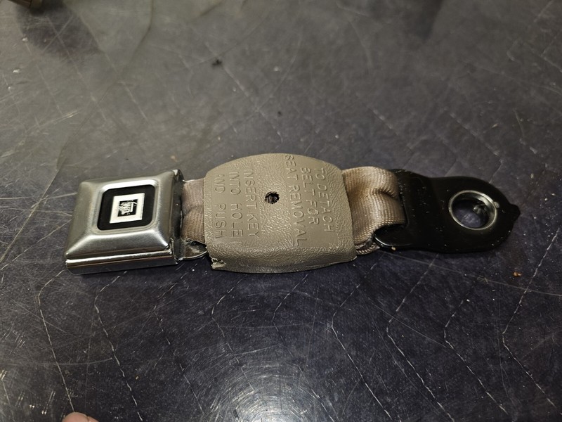 2002-2010 CHEVROLET GMC EXPRESS SAVANA 15 Passenger Seat Belt Buckle