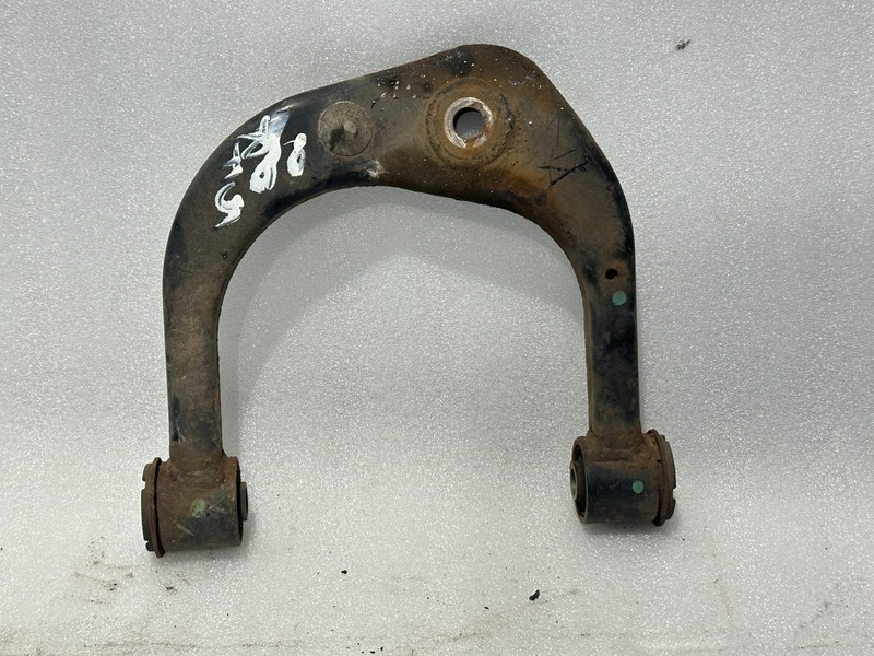01-04 Toyota Tacoma 4x4 Front Upper Control Arm Right Passenger Side OEM