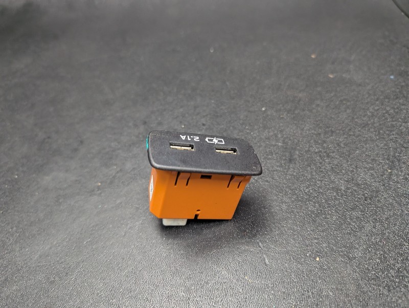 Dual USB Charge Adapter 2022 Subaru Crosstrek 86257-SJ420 2021 2023