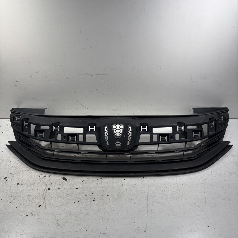 16-17 Honda Accord 4D Front Grille 71121-T2F-A51 OEM