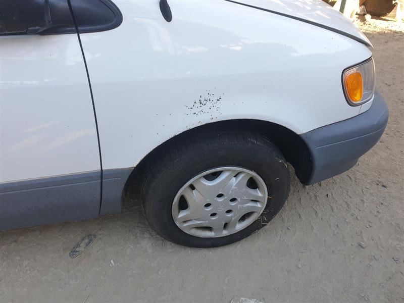 98 99 00 01 02 03 TOYOTA SIENNA PASSENGER RIGHT FENDER WHITE-040 PAINT CHIPS