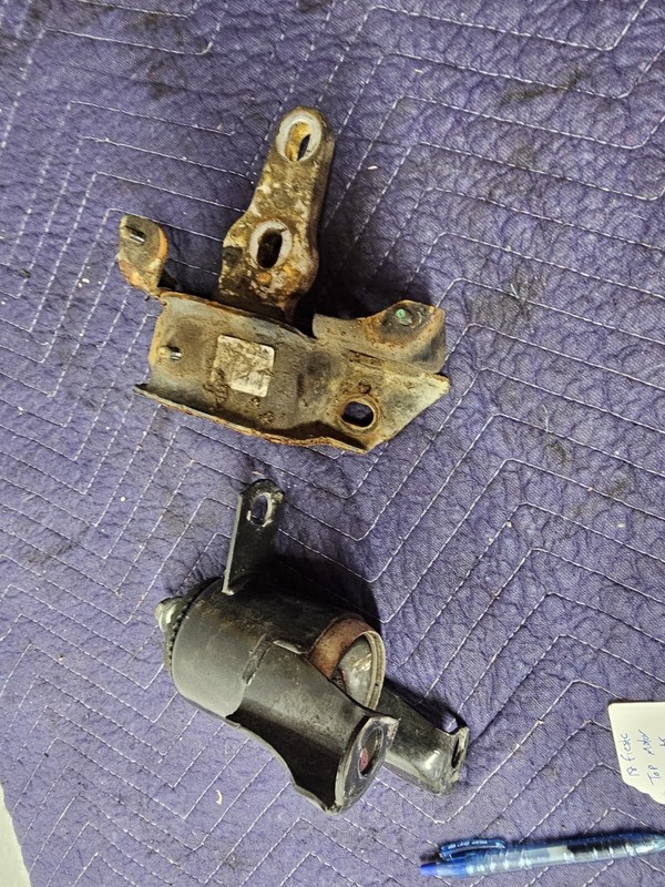 2014-19 Ford Fiesta St 1.6L Mt Fwd Upper Transmission Mount And Engine