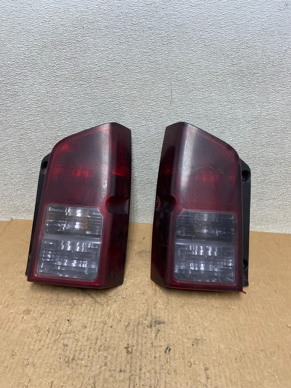 2005 to 2012 Nissan Pathfinder Tail lights Left+Right Side Z9389 DW