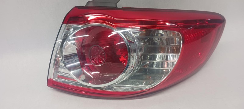10-'12 HYUNDAI SANTA FE Right passenger outer Taillight OEM Grade A!